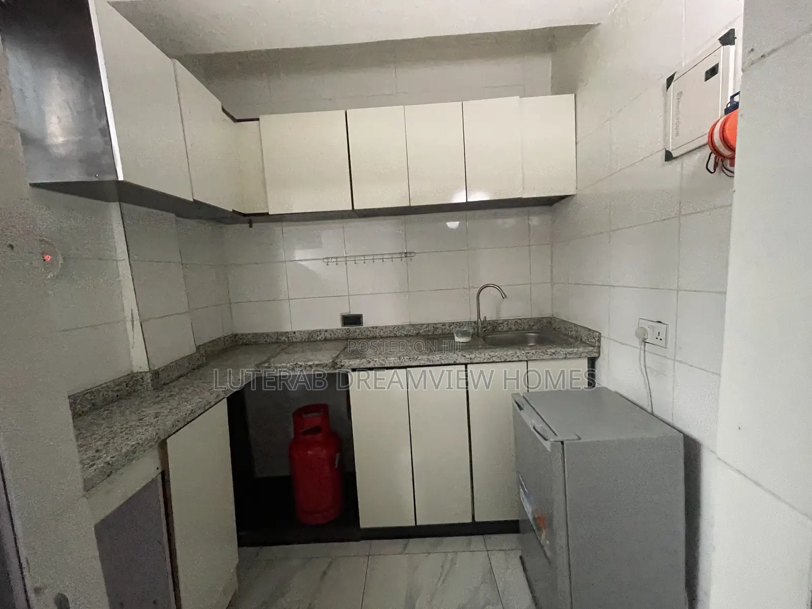 Furnished 1bdrm Block of Flats in Wuse 2 Close To for rent