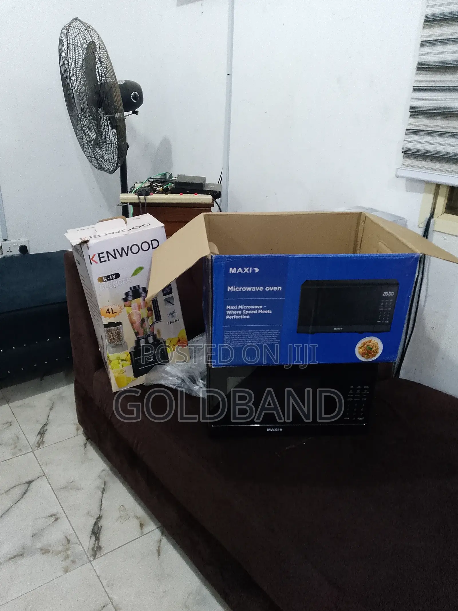 Modern Maxi Microwave With Minimalist Design