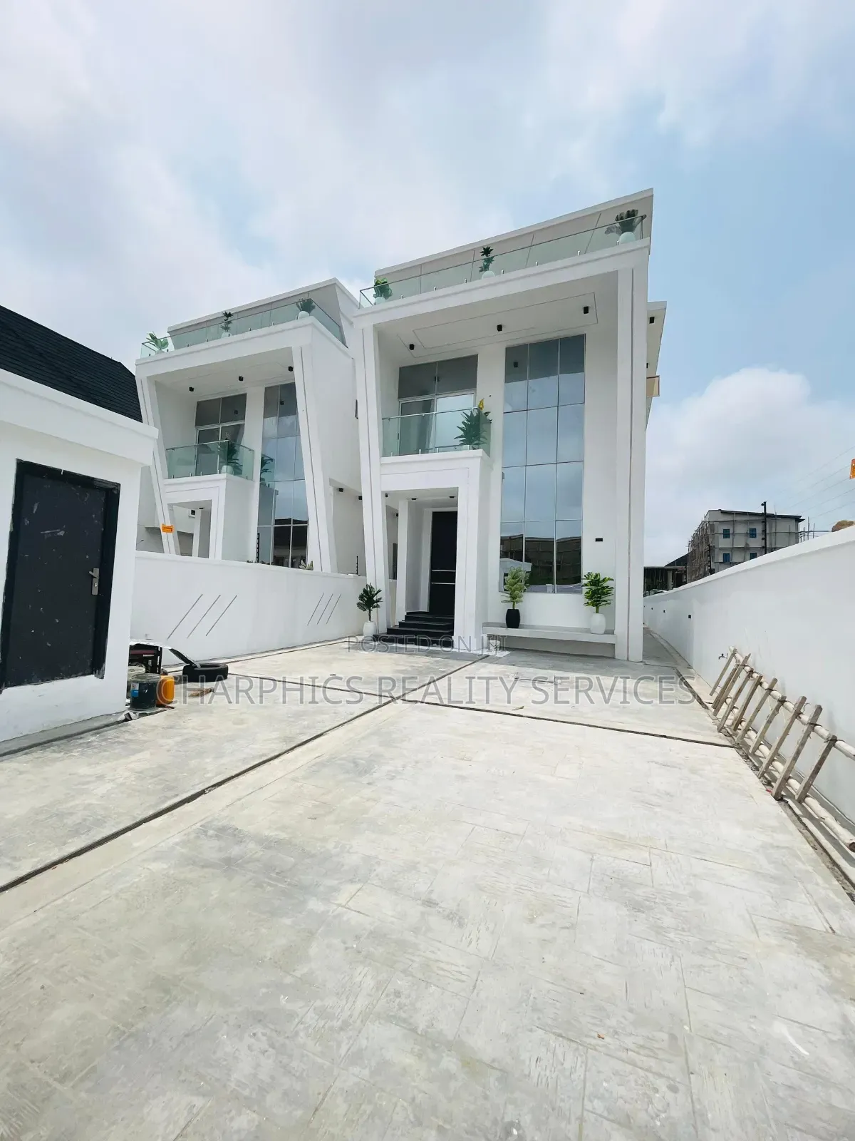5bdrm Duplex in Ologolo for sale
