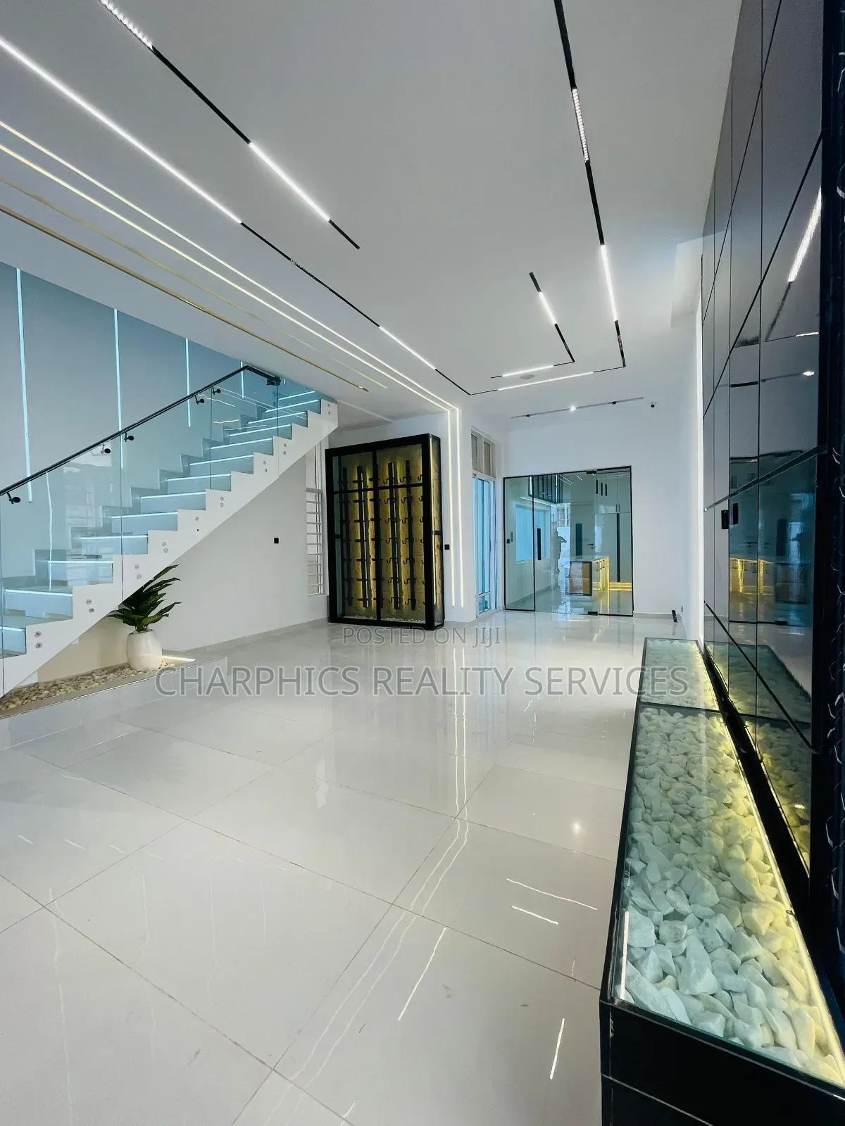 5bdrm Duplex in Ologolo for sale