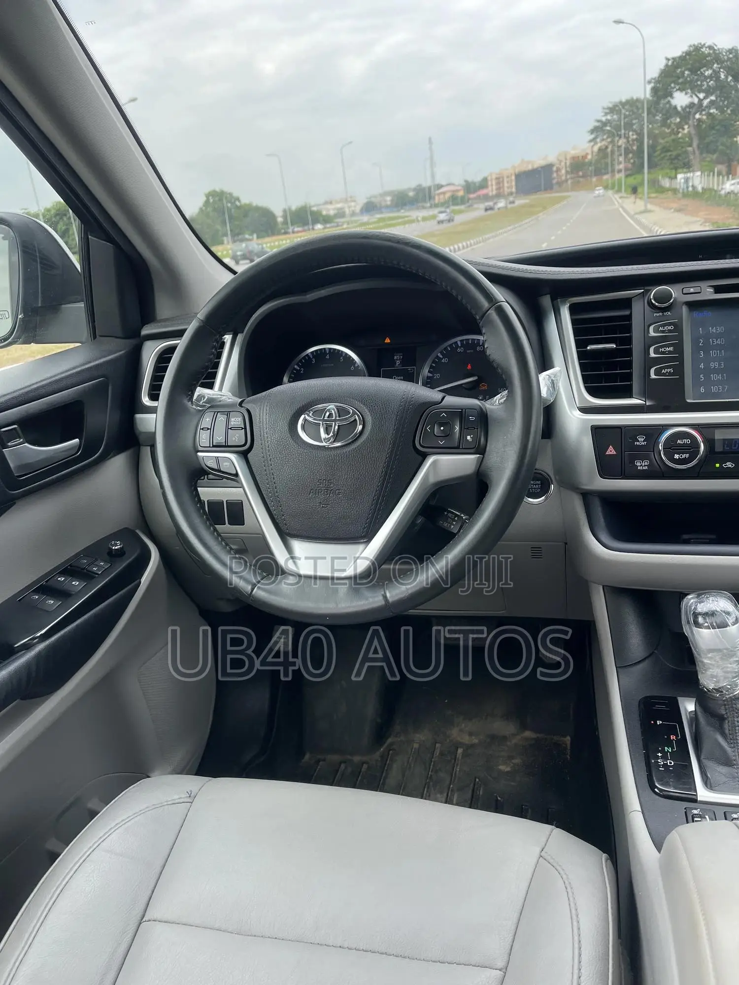 Toyota Highlander XLE 4dr SUV AWD (3.5L 6cyl 6A) 2015 Gray
