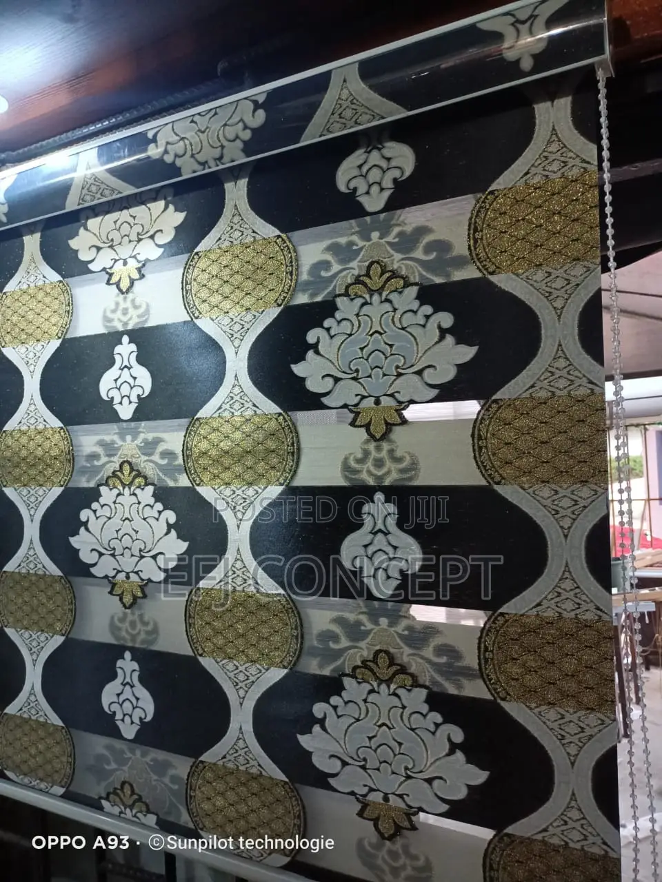Day A Nd Night Window Blind - Brilliant Golden Black Powerful Floral