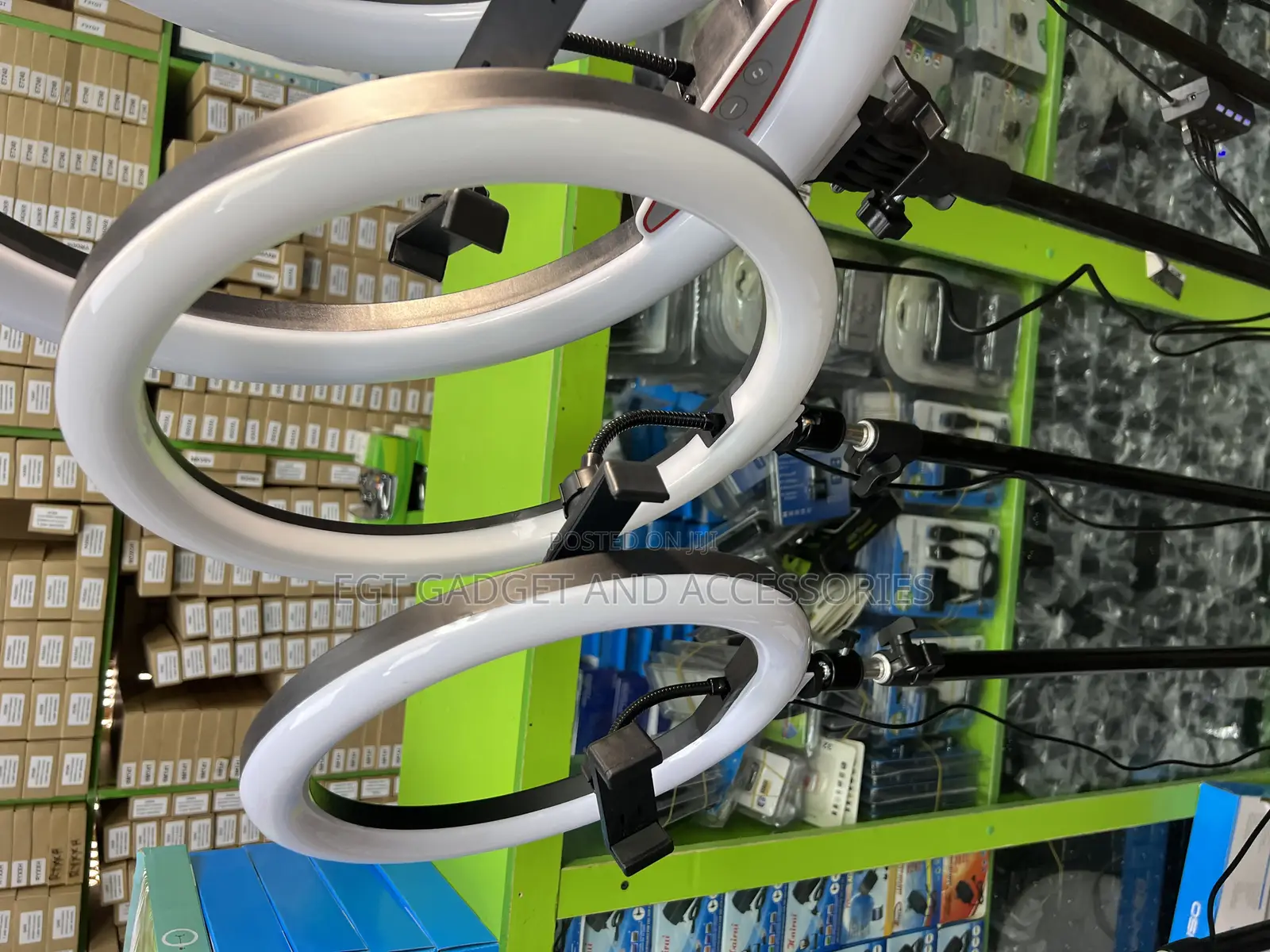 A 12-Inch (30cm) Ring Fill Light, Model Qx-300