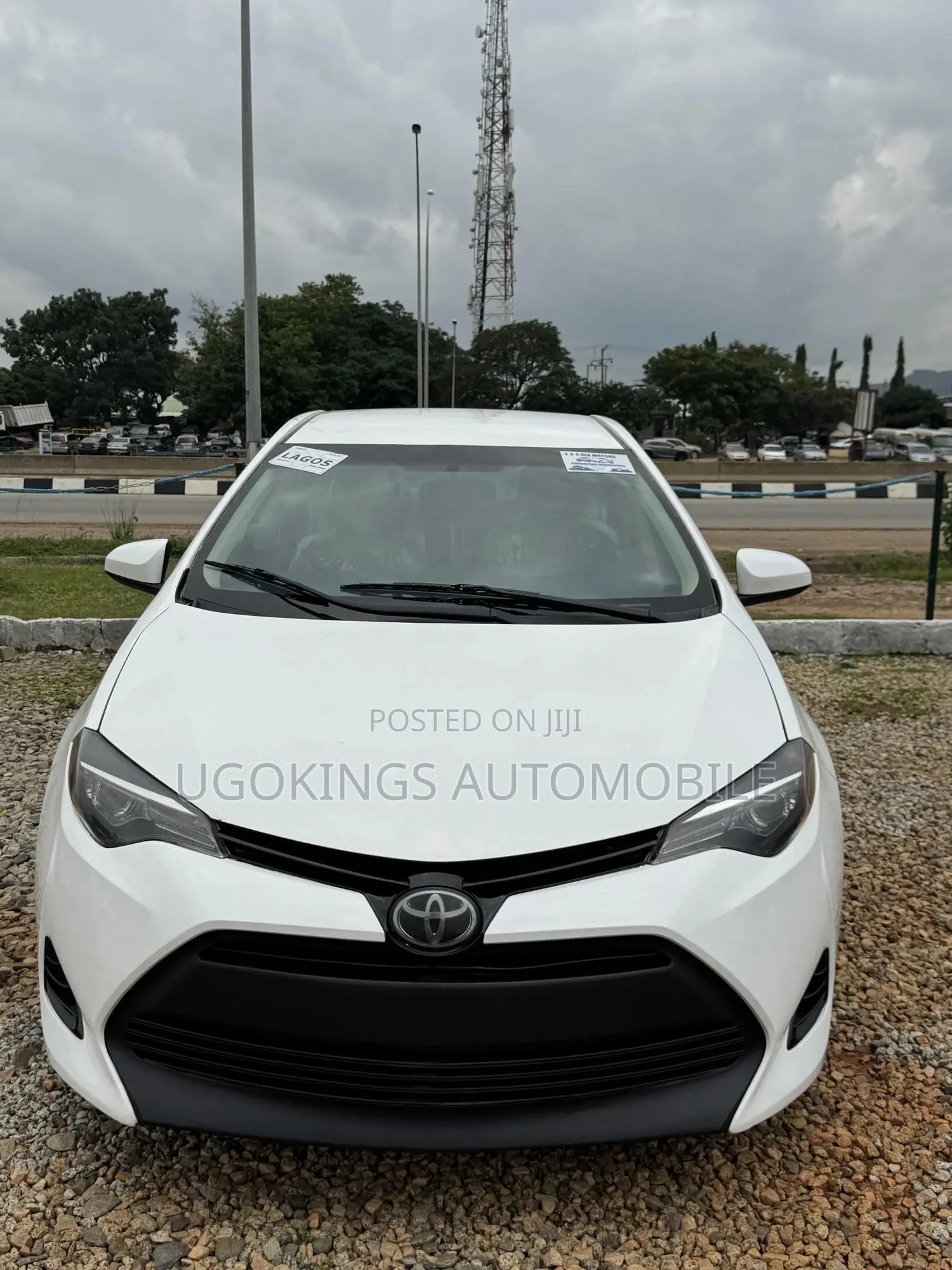 Toyota Corolla LE 4dr Sedan (1.8L 4cyl CVT) 2017 White