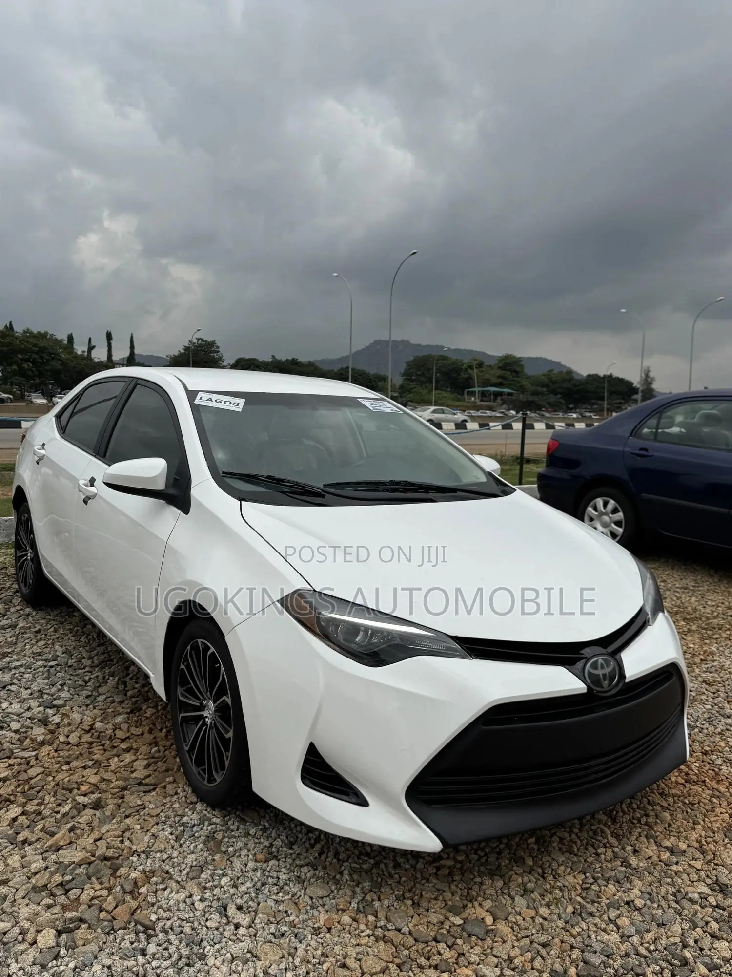Toyota Corolla LE 4dr Sedan (1.8L 4cyl CVT) 2017 White