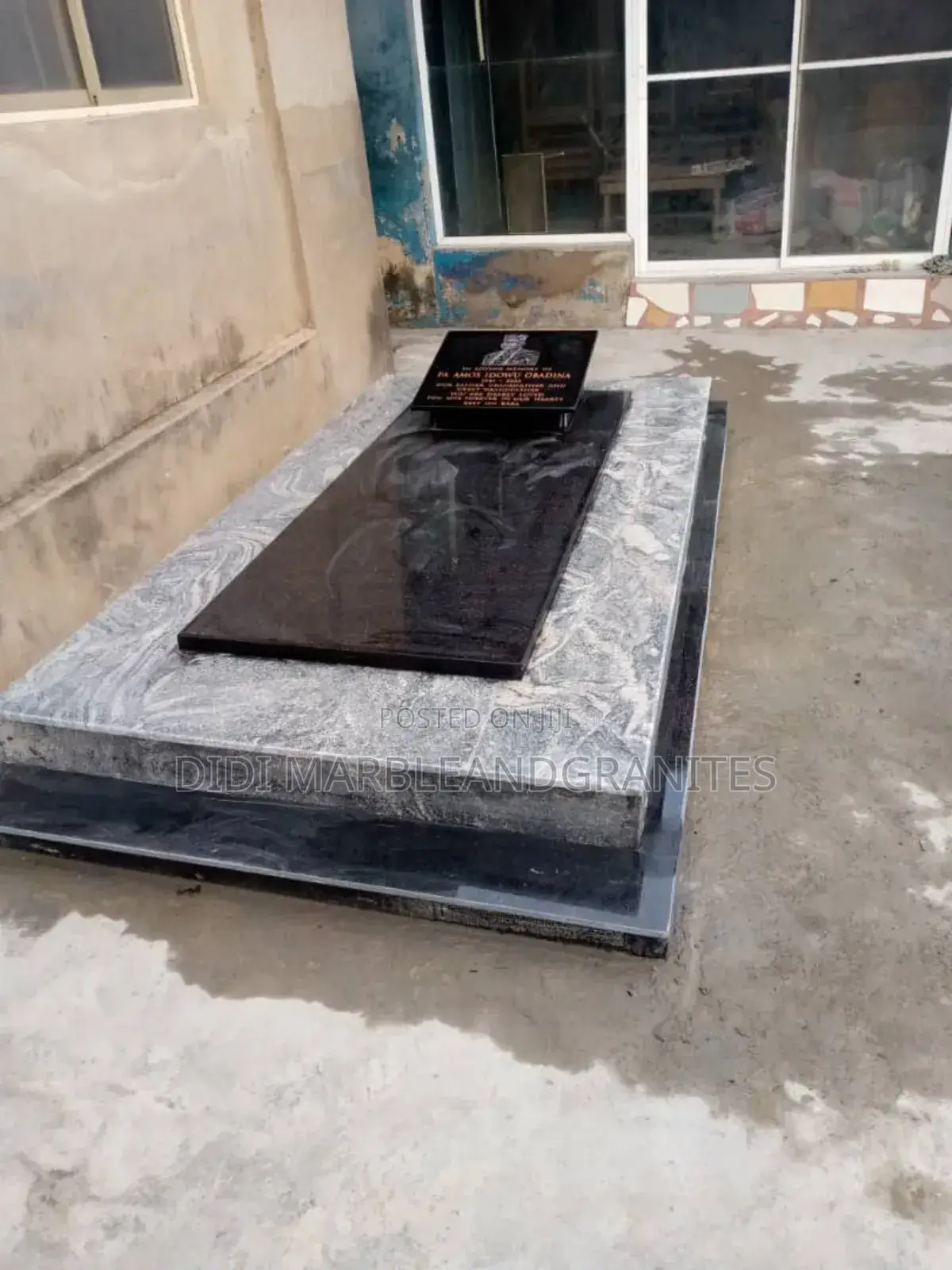 Marble Grave Fabrication 02
