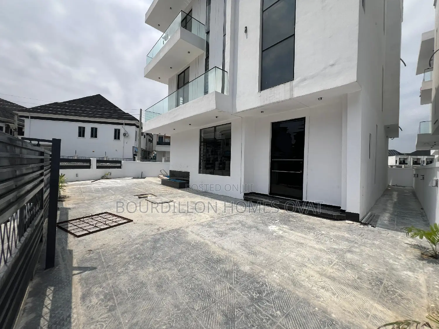 5bdrm Duplex in Lekki for sale