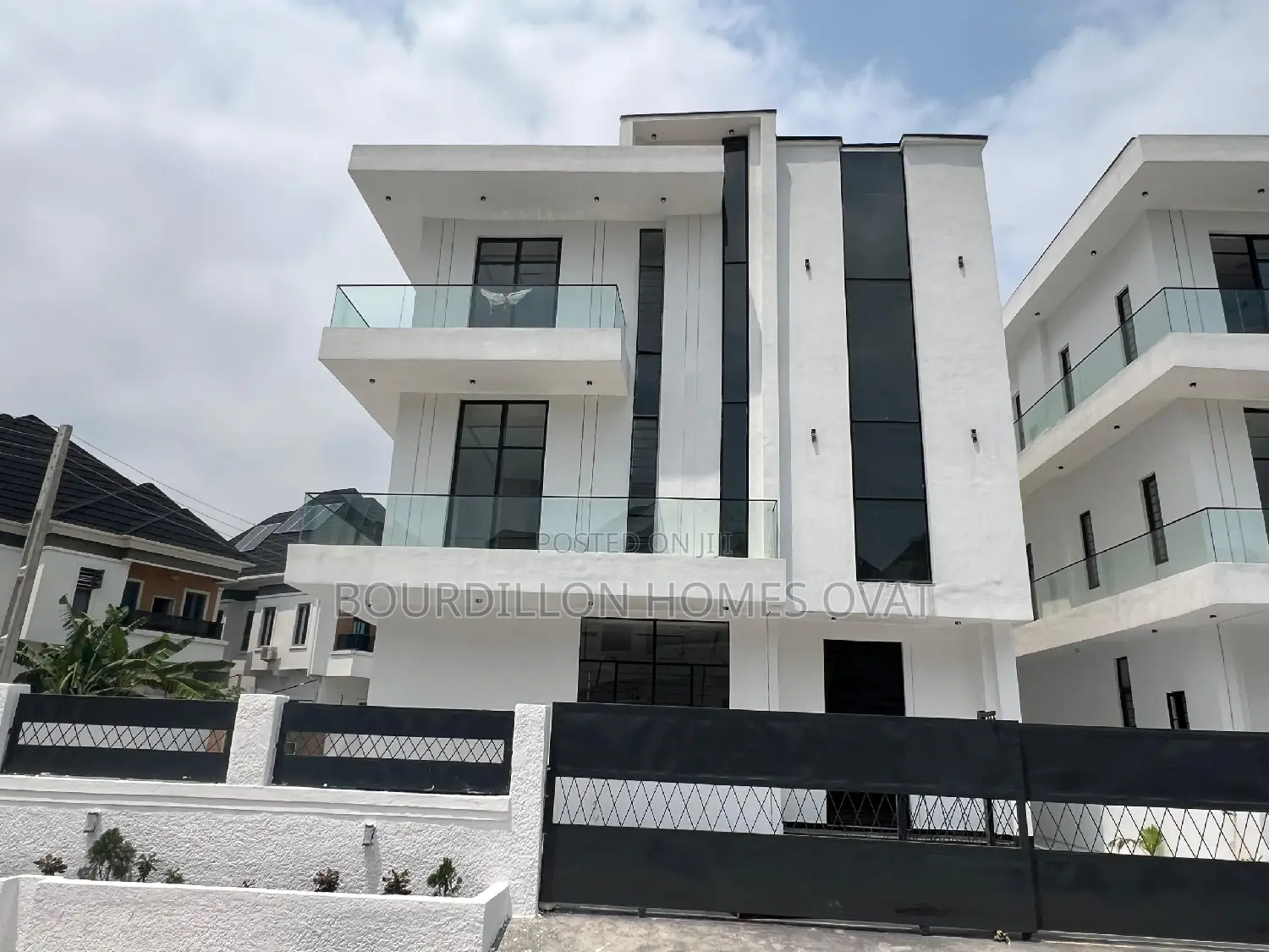 5bdrm Duplex in Lekki for sale