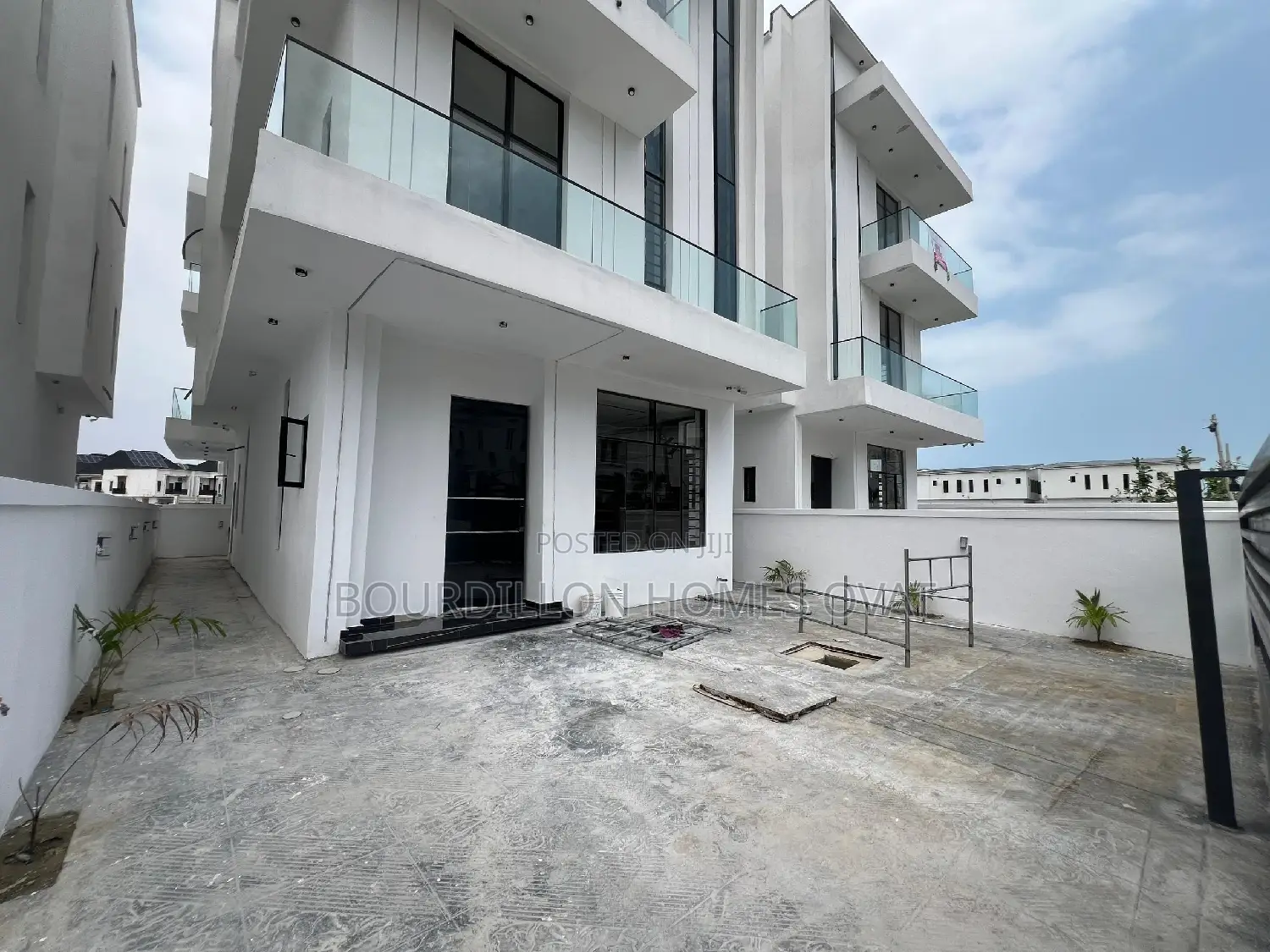 4bdrm Duplex in Lekki for sale