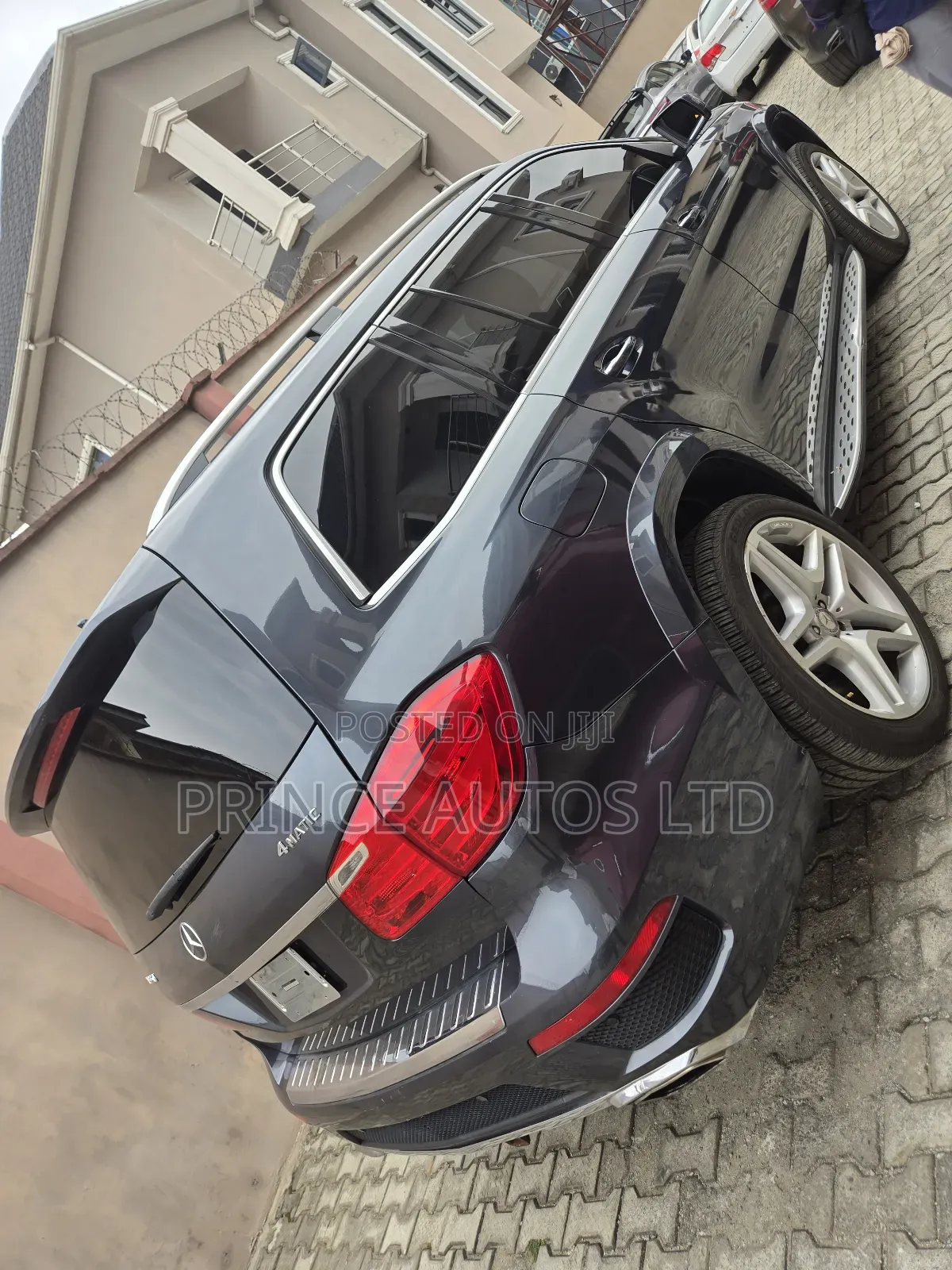 Mercedes-Benz GL-Class GL550 4MATIC 4dr SUV AWD (4.7L 8cyl Turbo 7A)