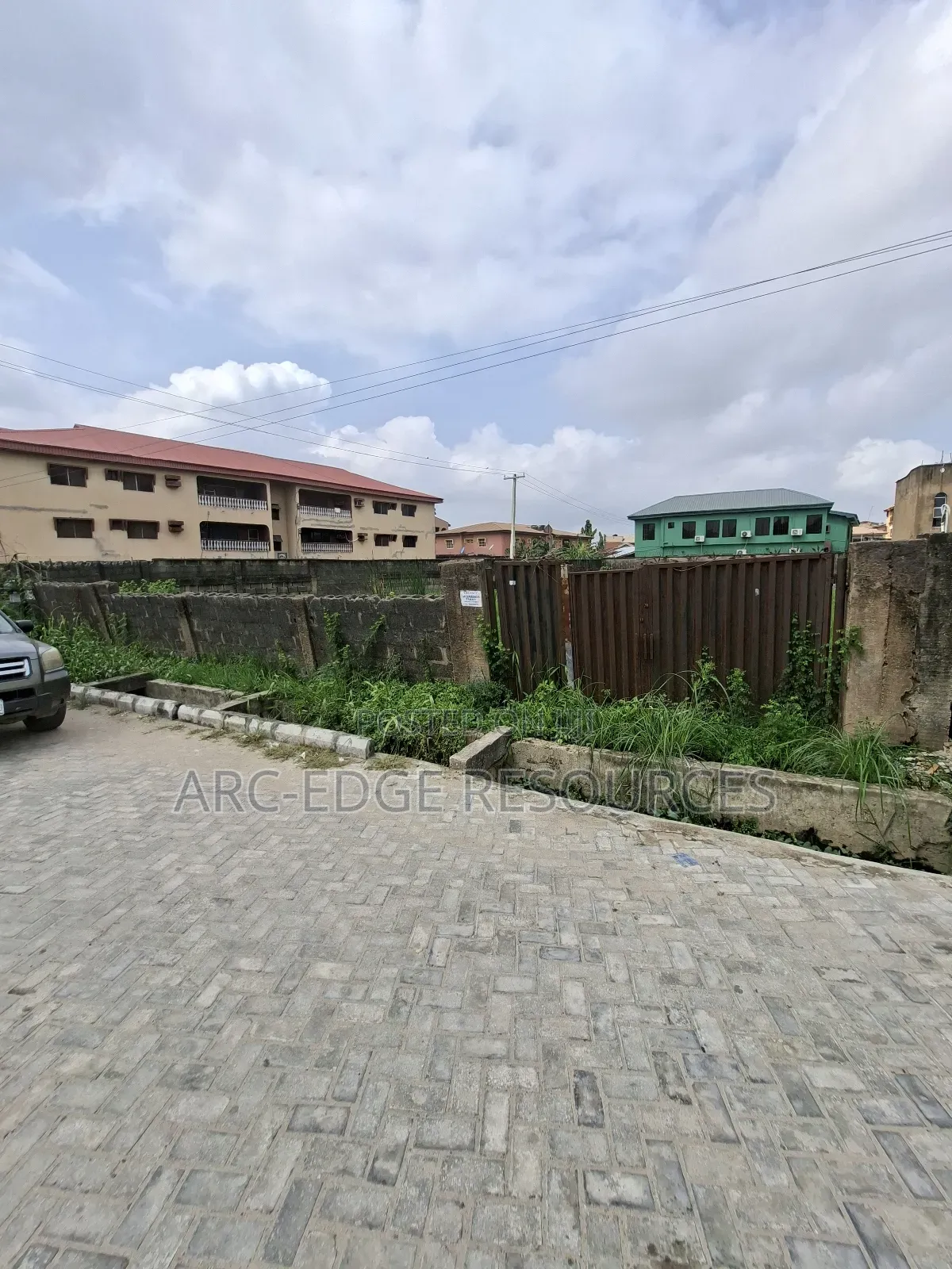 965sqm Cornerpiece Residential/Commercial Land