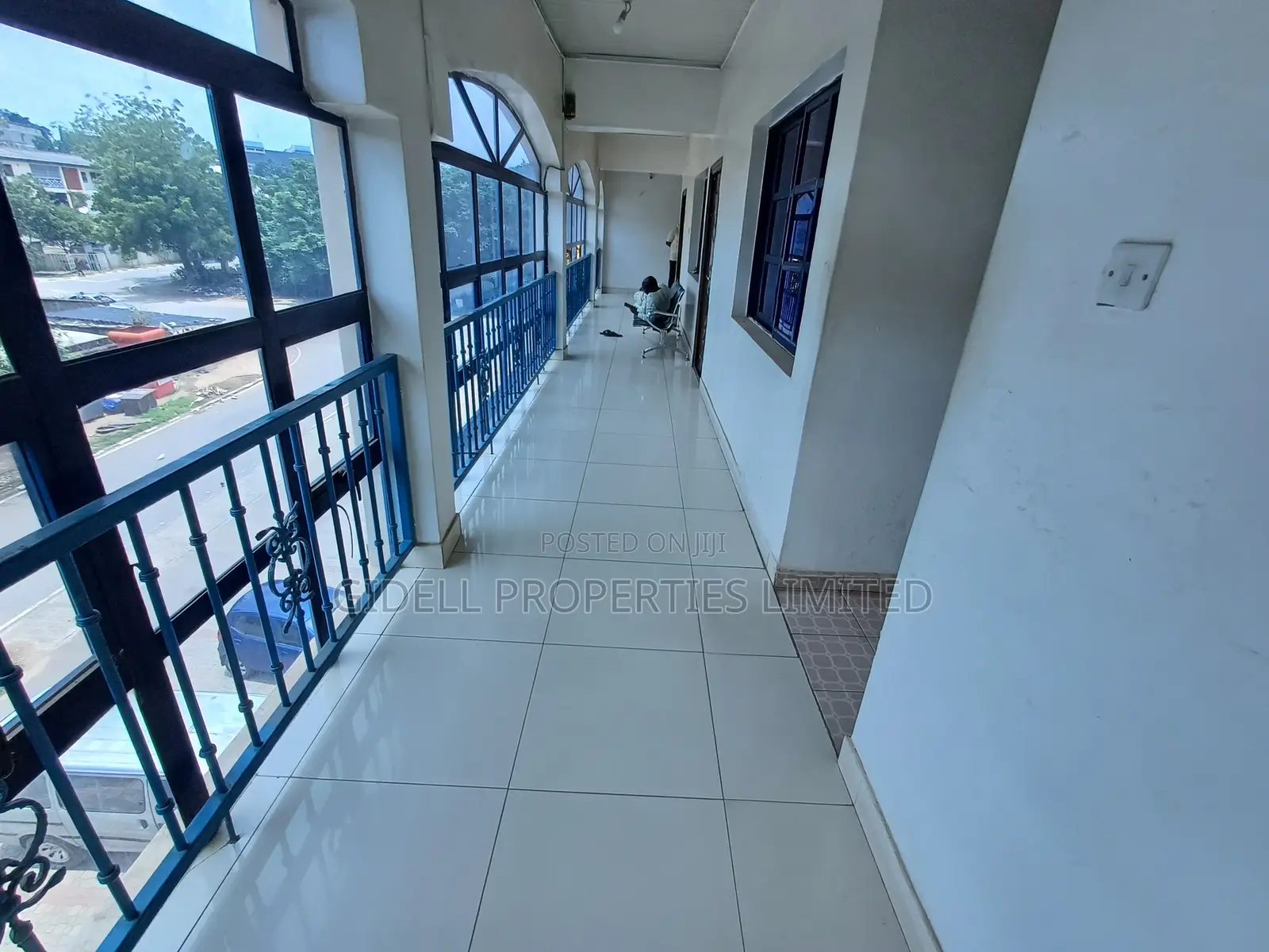 182sqm Shop / Office Space on the Second Floor