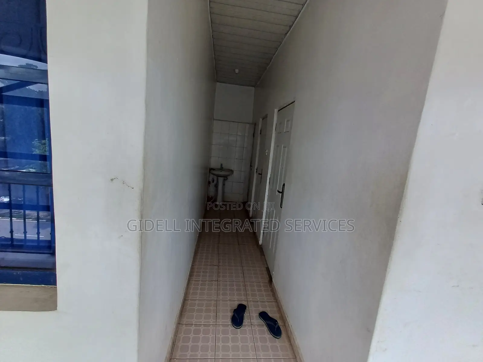 182sqm Shop / Office Space on the Second Floor