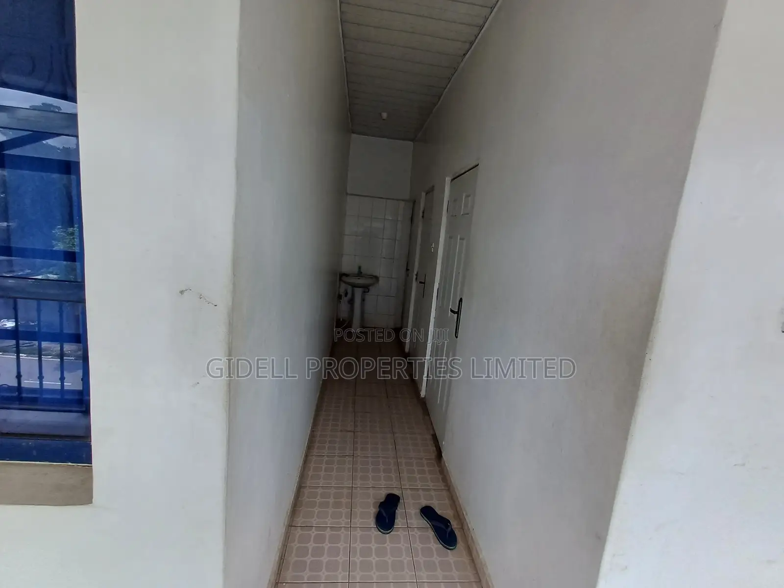 182sqm Shop / Office Space on the Second Floor