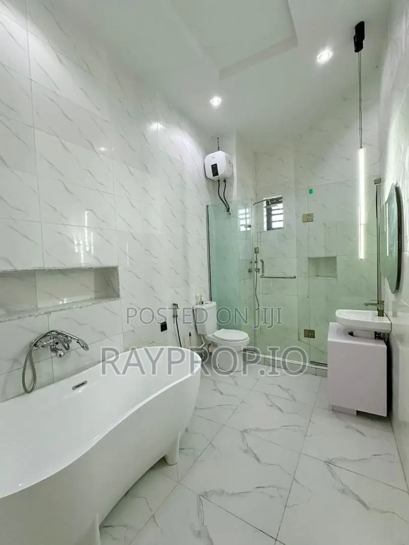 604618ap - 3 Bedroom Shortlet in Ajah