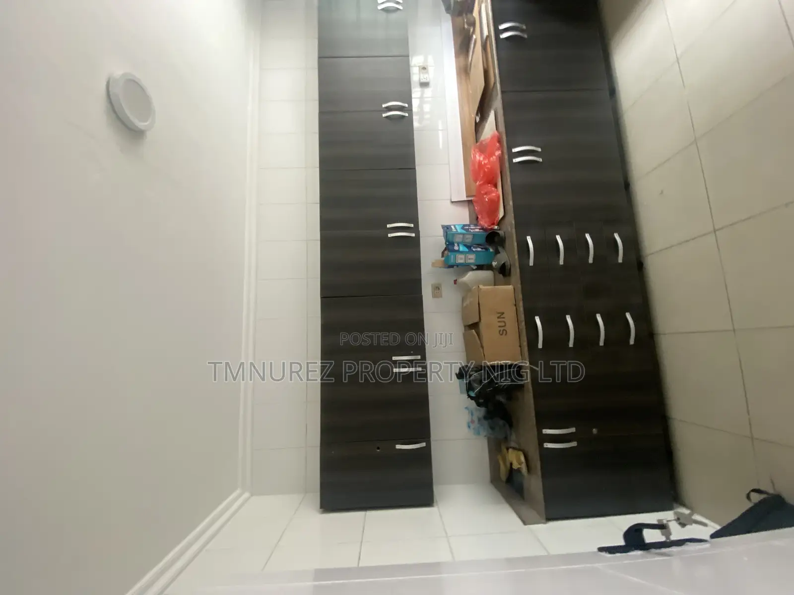 2bdrm Apartment in Lekki Phase 1 for rent