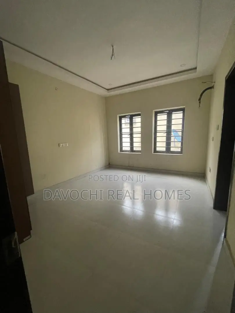 3bdrm Apartment in Orchid Road, Lekki Phase 2 for rent