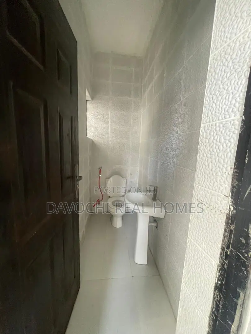 3bdrm Apartment in Orchid Road, Lekki Phase 2 for rent