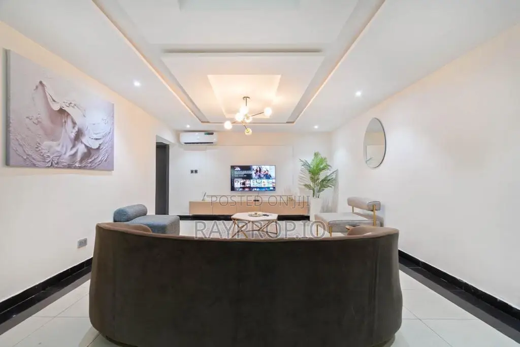 2 Bedroom Shortlet in Lekki Phase 1
