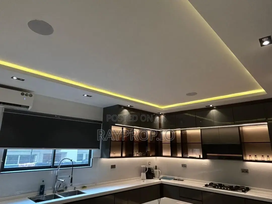 235961rm - 5 Bedroom Shortlet in Lekki Phase 1