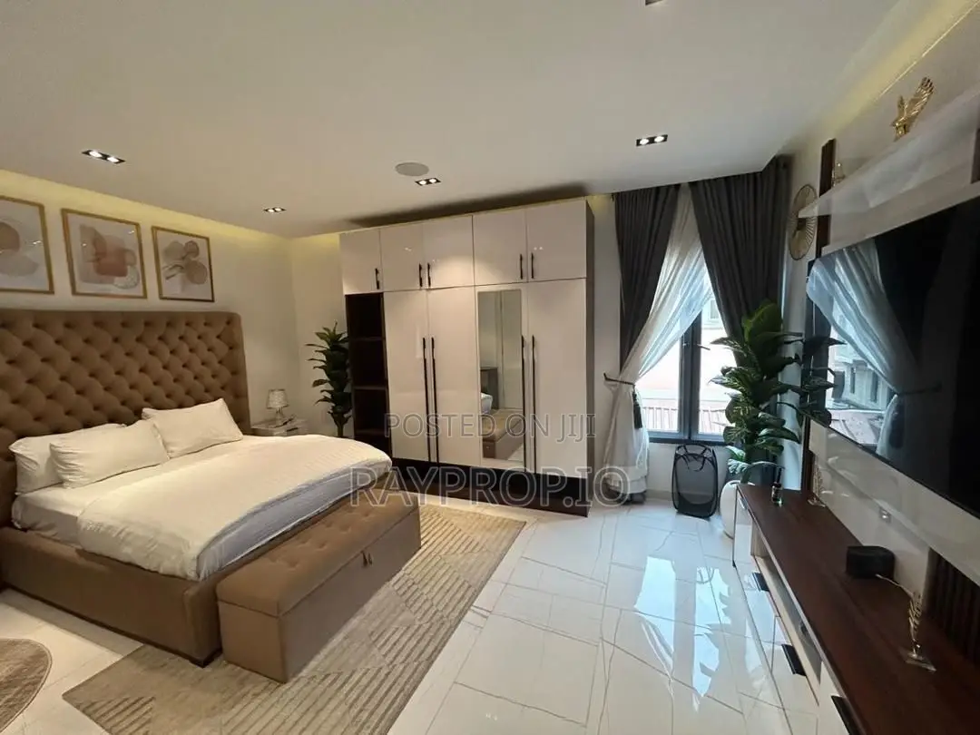 235961rm - 5 Bedroom Shortlet in Lekki Phase 1