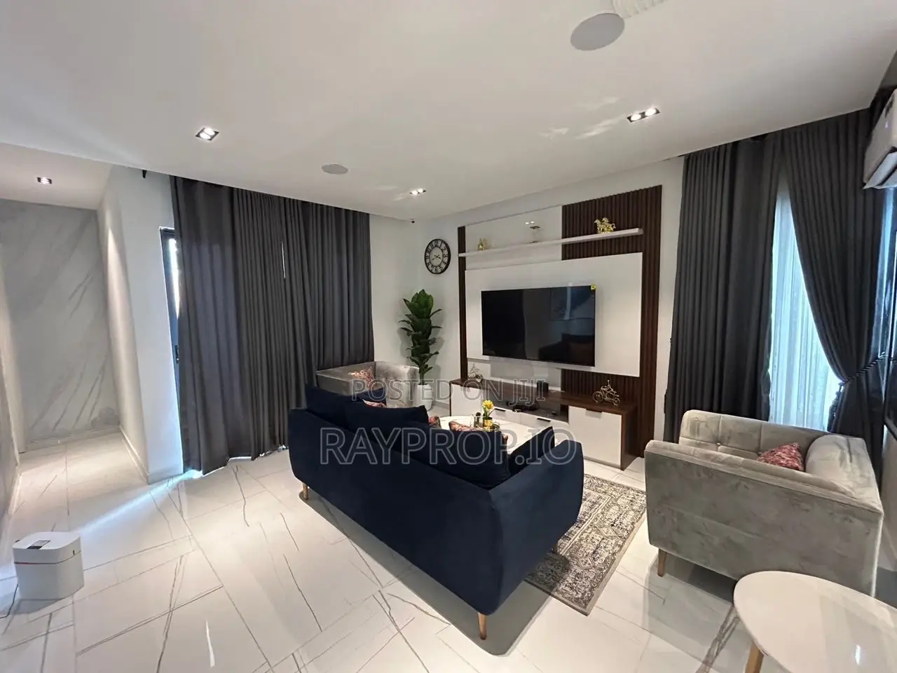 235961rm - 5 Bedroom Shortlet in Lekki Phase 1
