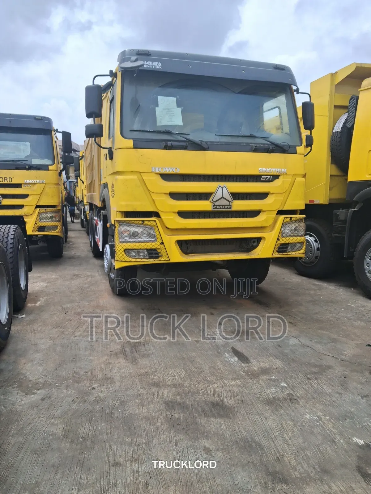 2015 Dump Trucks