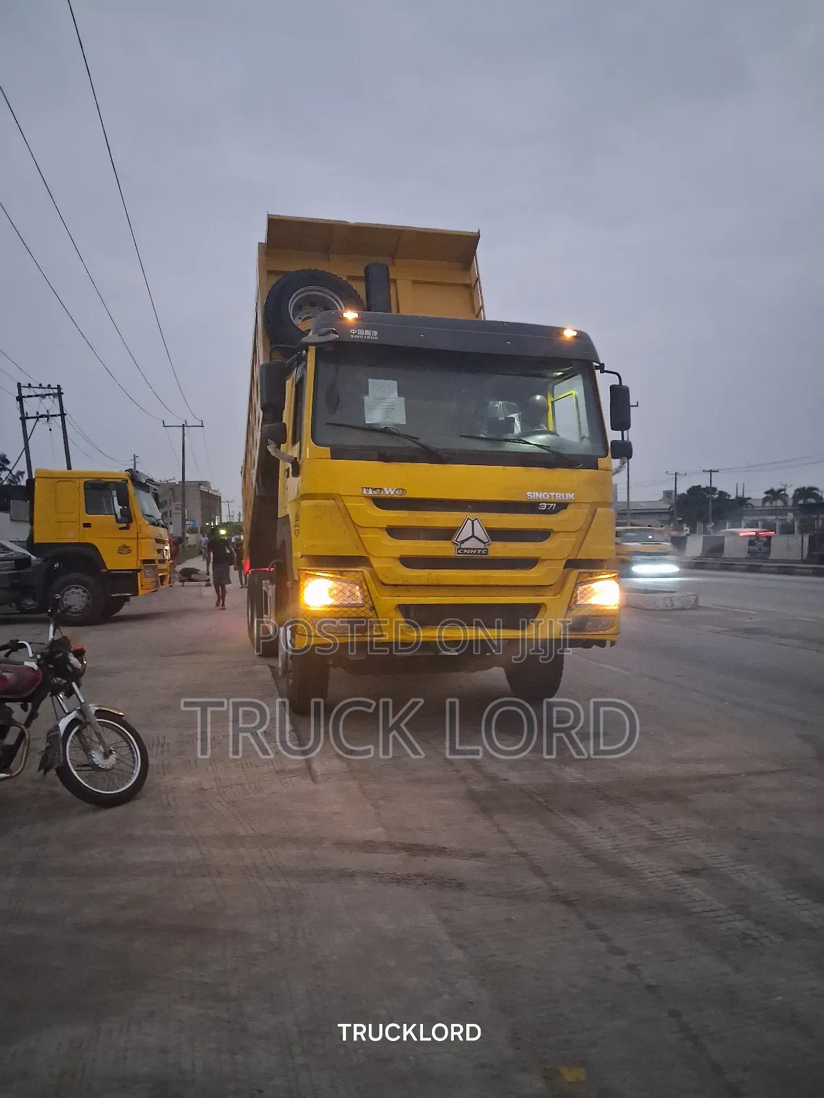 2015 Dump Trucks