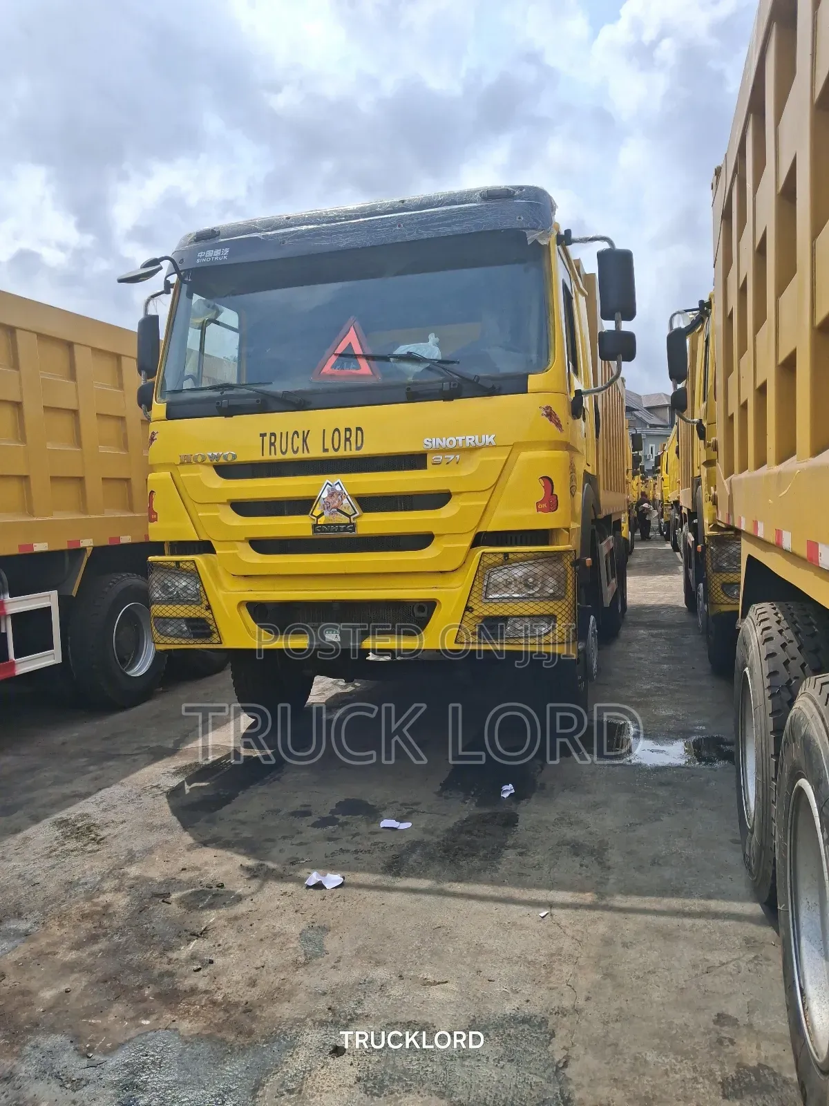 2015 Dump Trucks