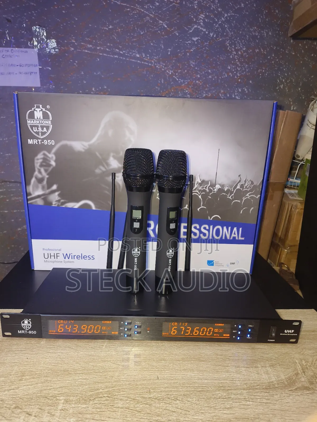 Marktone Usa MRT 950 Wireless Microphone System. A Standard, Classic 