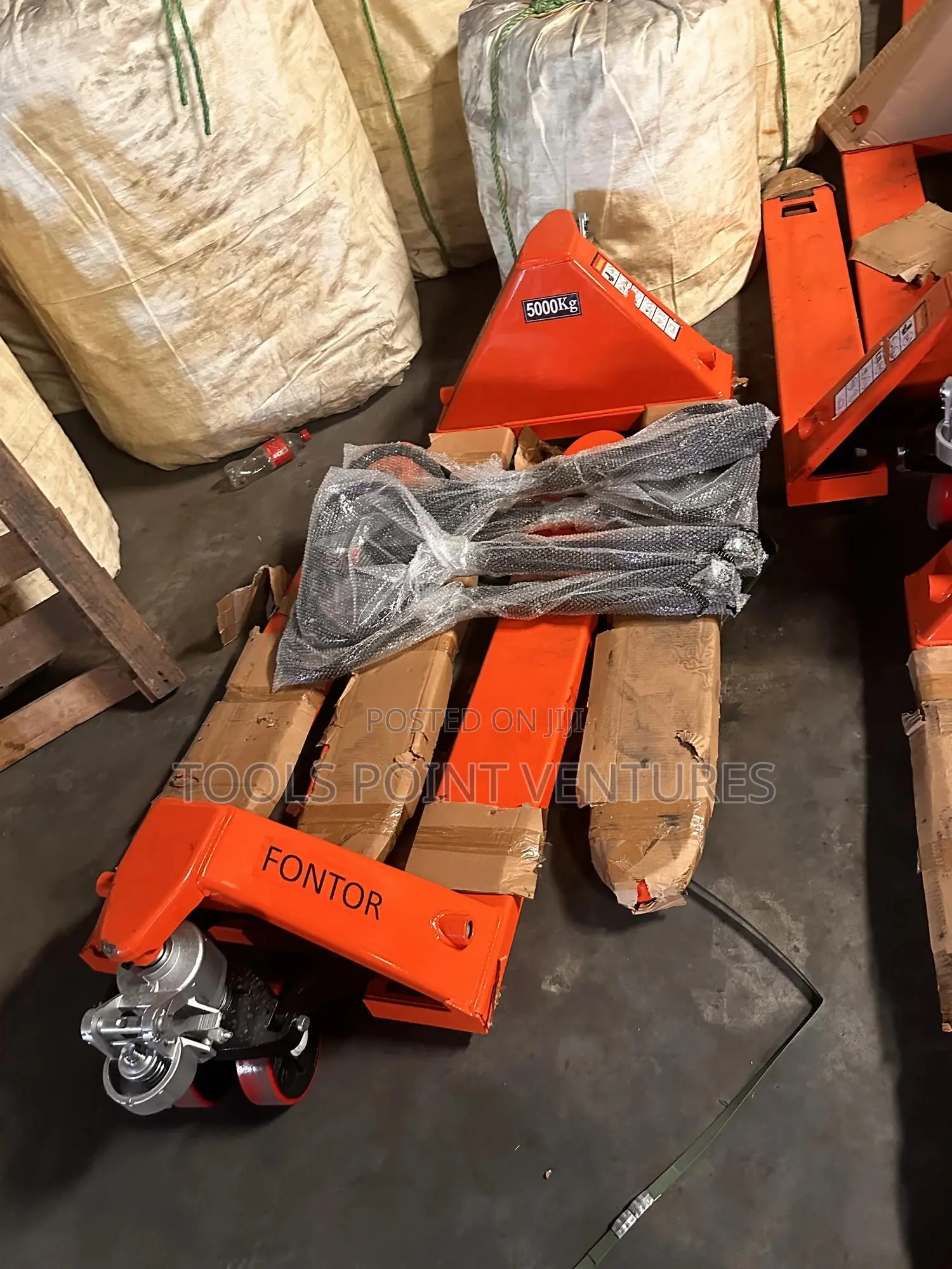 Pallet Truck. 5000kg