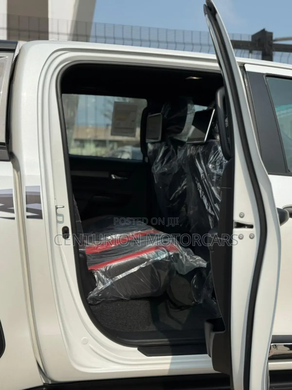 New Toyota Hilux 2025 White