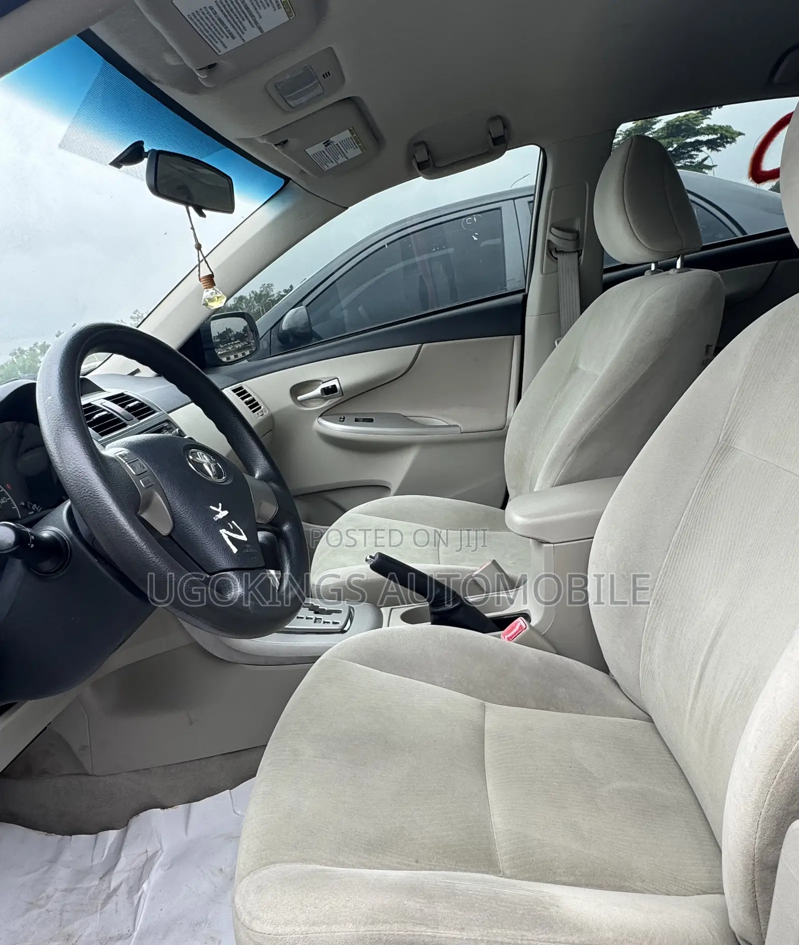 Toyota Corolla LE 4dr Sedan (1.8L 4cyl 4A) 2013 Gold