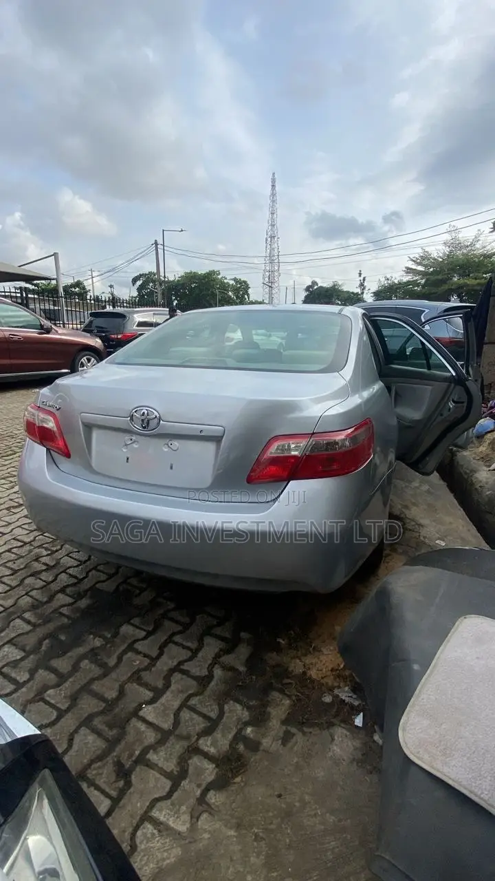 Toyota Camry LE 4dr Sedan (2.4L 4cyl 5A) 2009 Silver