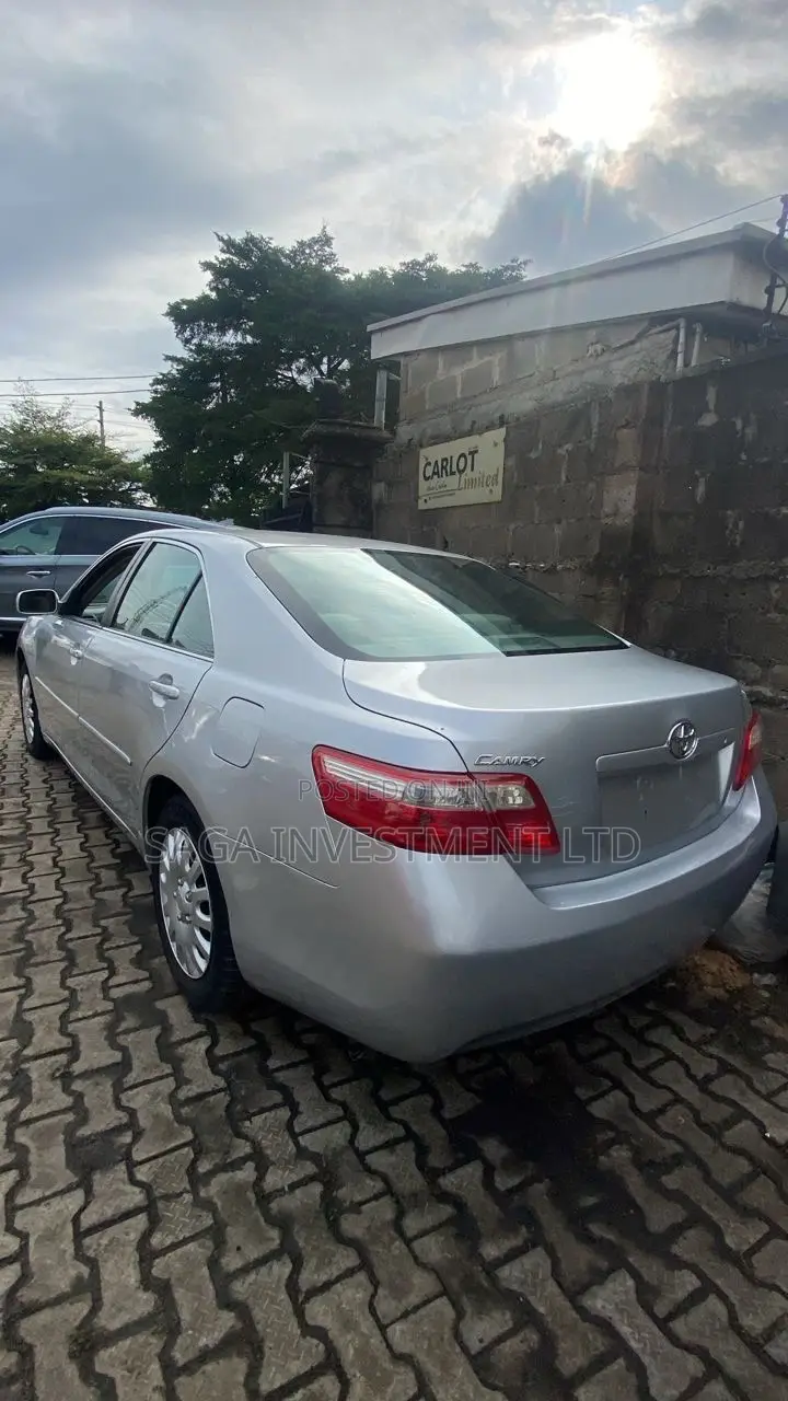 Toyota Camry LE 4dr Sedan (2.4L 4cyl 5A) 2009 Silver