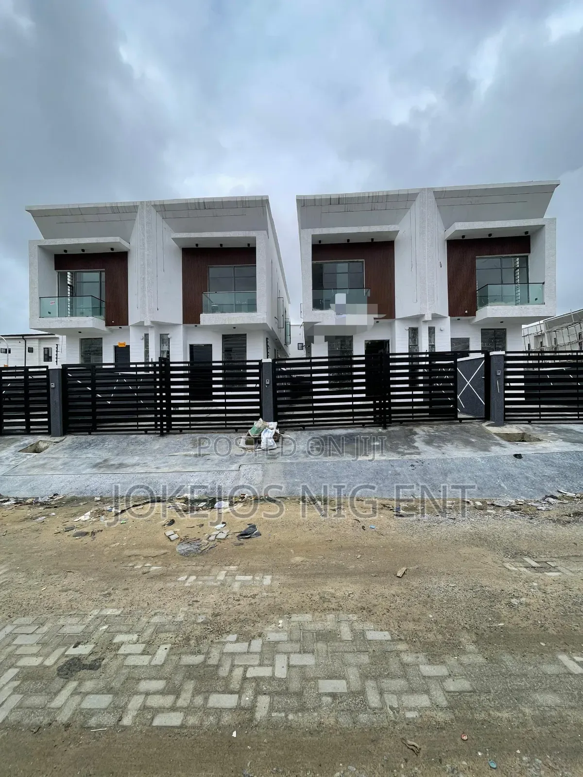 4bdrm Duplex in Ikota for sale
