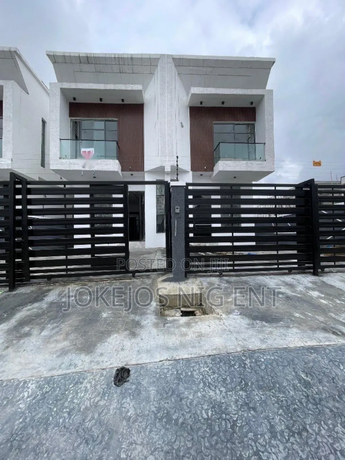 4bdrm Duplex in Ikota for sale