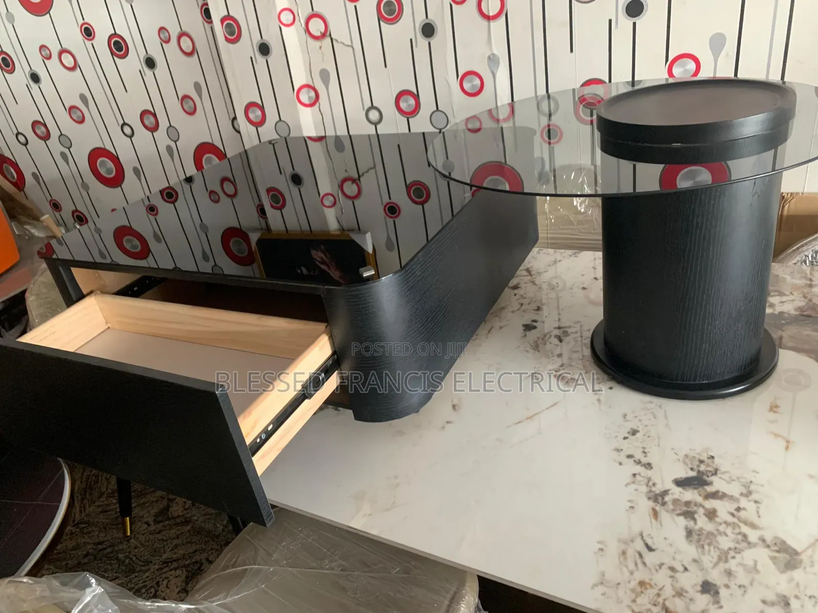 Luxury Center Table With Side Stool