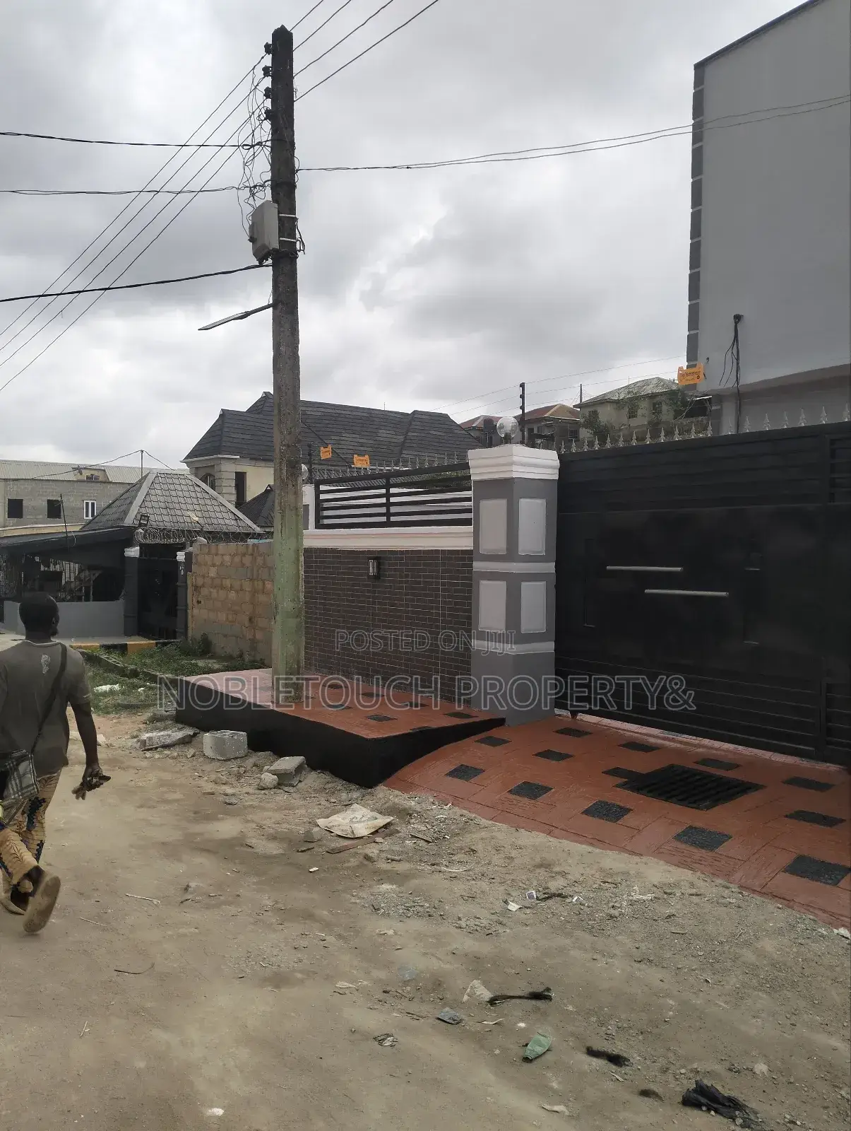 3bdrm Duplex in Off Royal Estate for sale