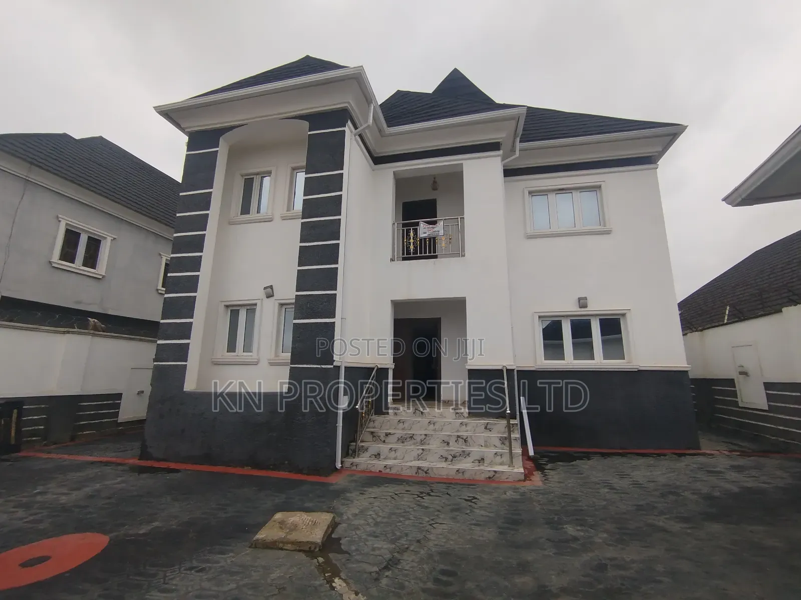 5bdrm Duplex in Apo District for sale