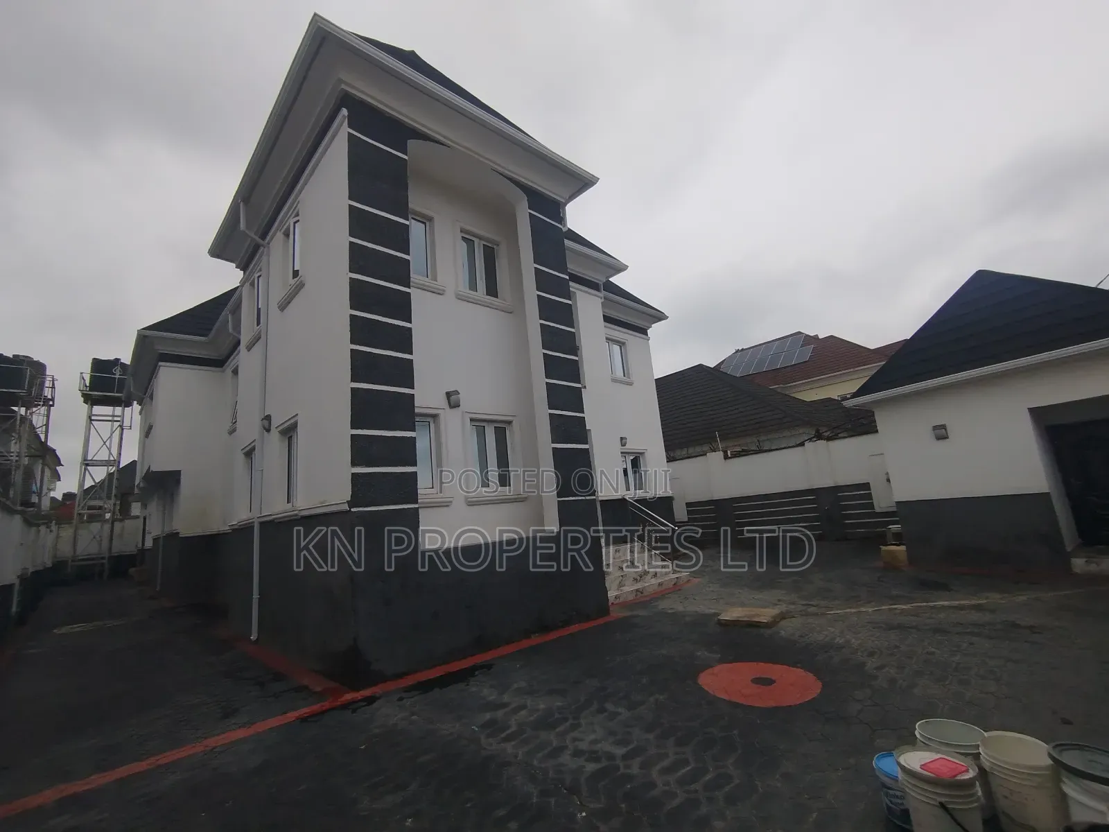 5bdrm Duplex in Apo District for sale