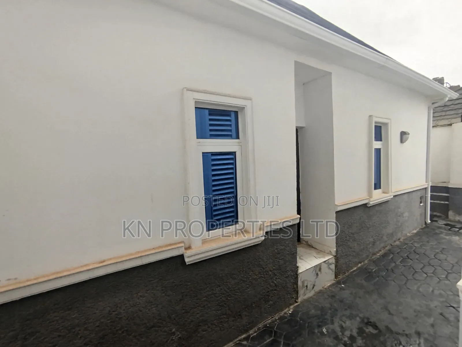 5bdrm Duplex in Apo District for sale