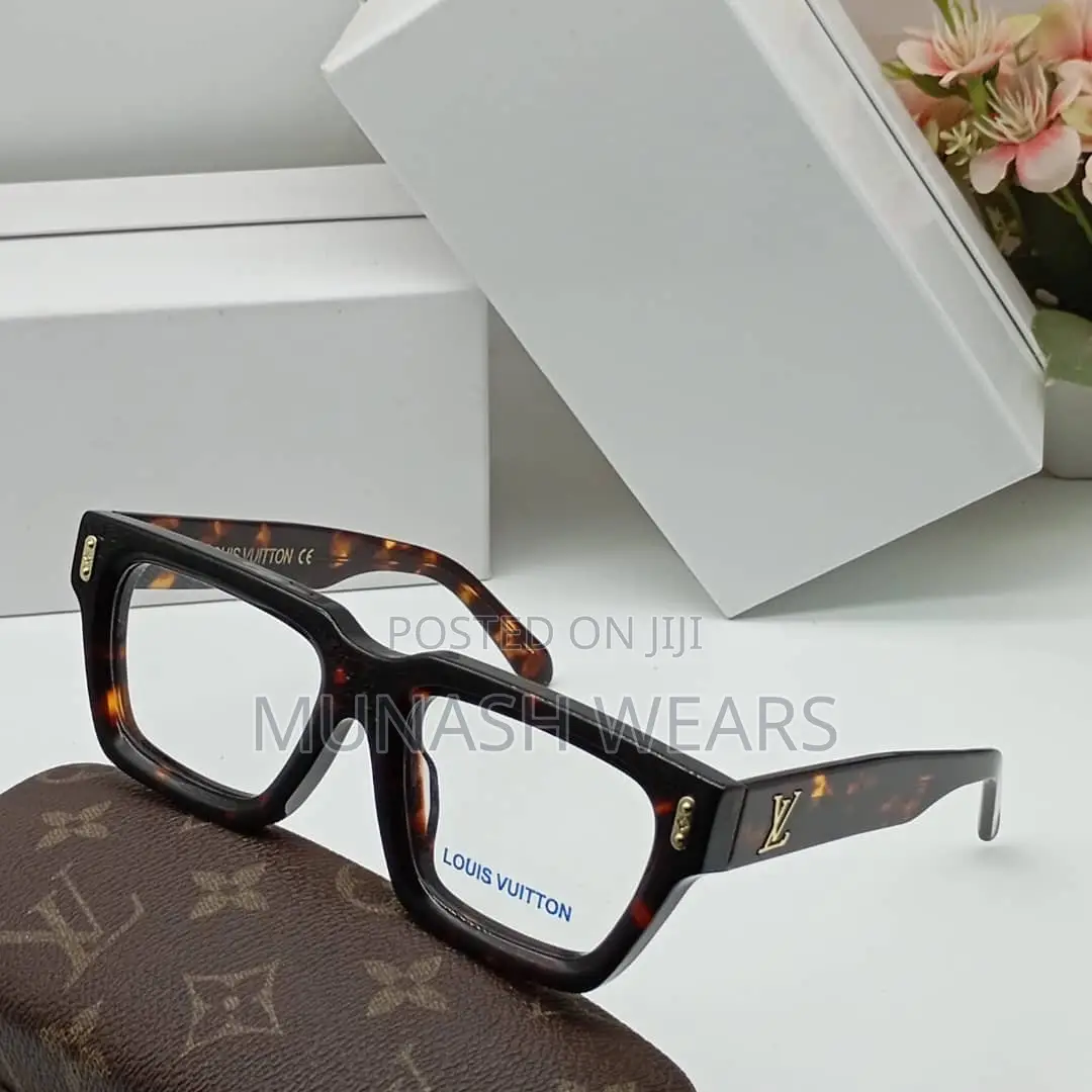 Louis Vuitton Classic Glasses With Design