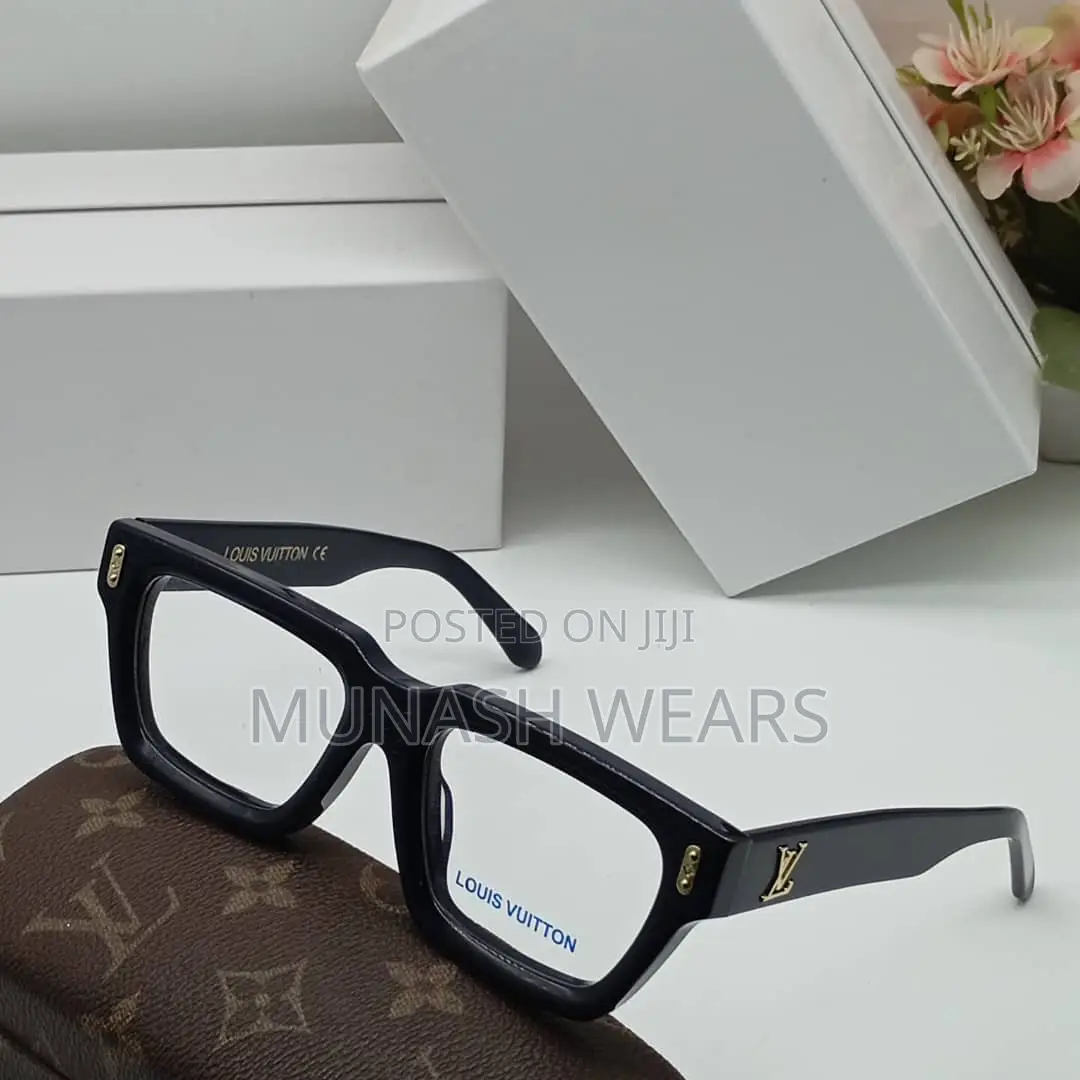 Louis Vuitton Classic Glasses With Design