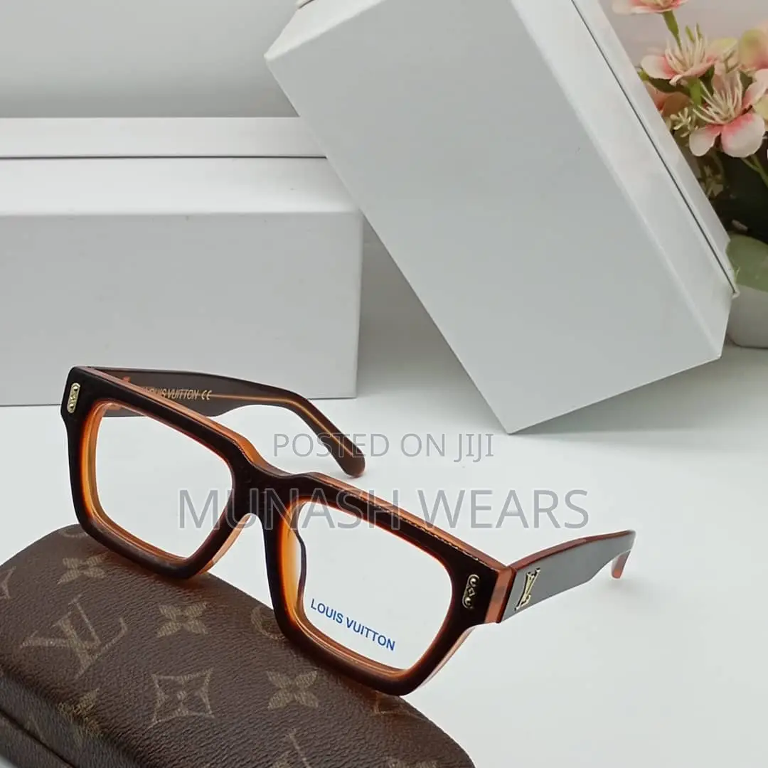 Louis Vuitton Classic Glasses With Design