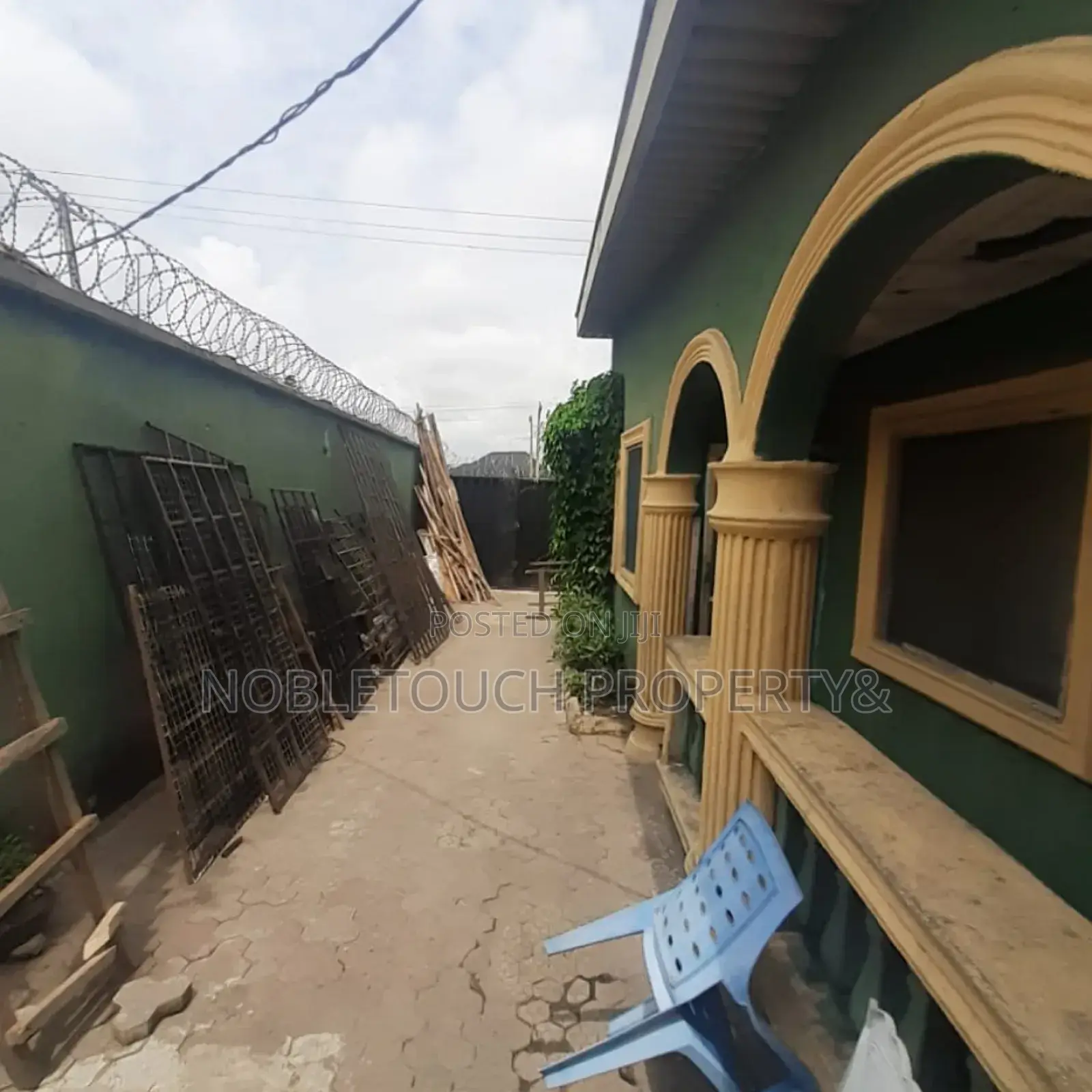 3bdrm Bungalow in Amuwo Odofin Festac for sale