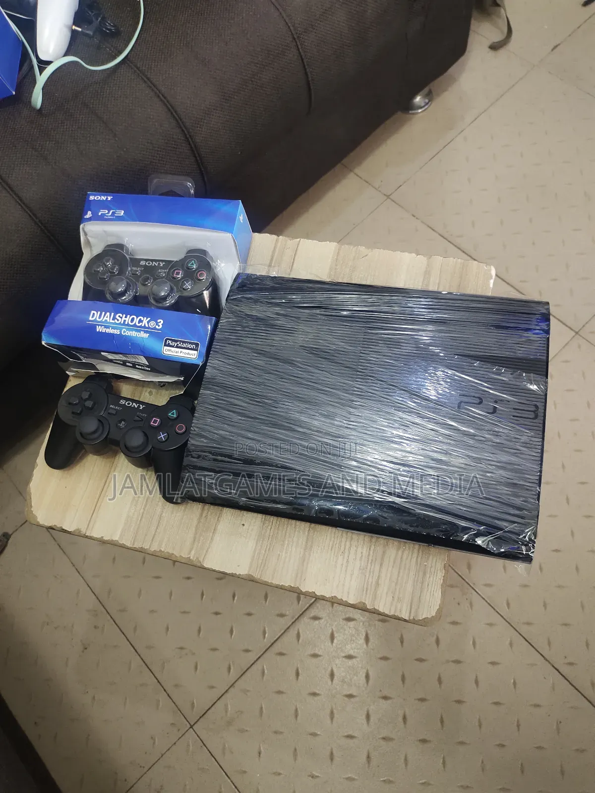 Mint Uk  Playstation 3 Super-Slim, 2pads, 15-20games Installed
