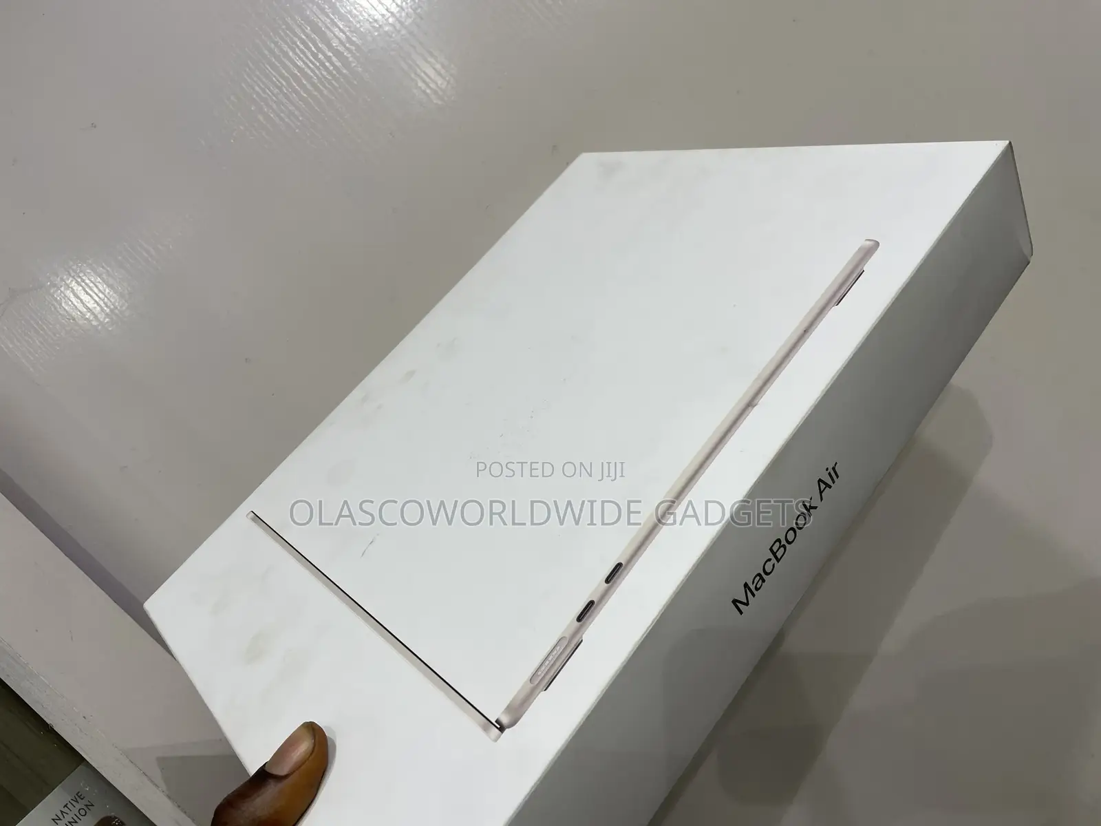 New Laptop Apple MacBook Air 2025 M4 13-inch 16GB Apple M4 SSD 256GB