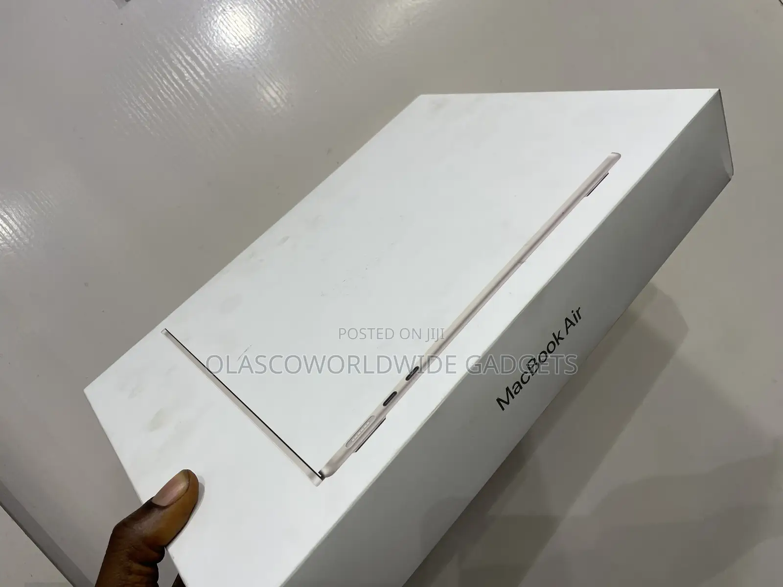 New Laptop Apple MacBook Air 2025 M4 13-inch 16GB Apple M4 SSD 256GB