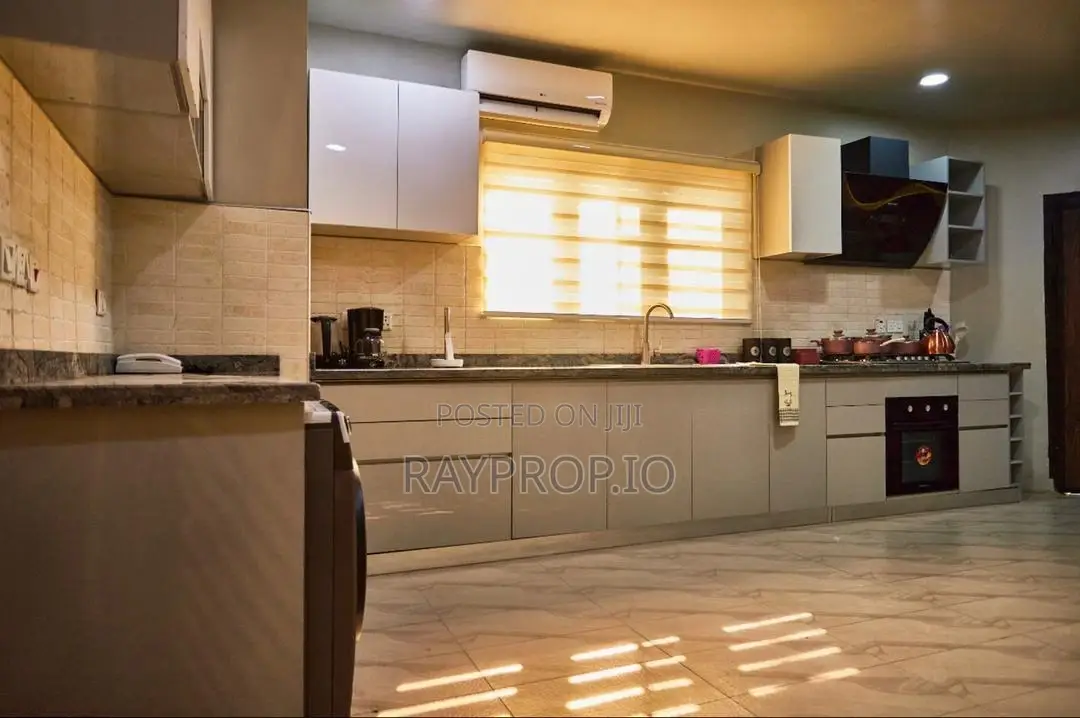 024133mh - 3 Bedroom Shortlet in Victoria Island